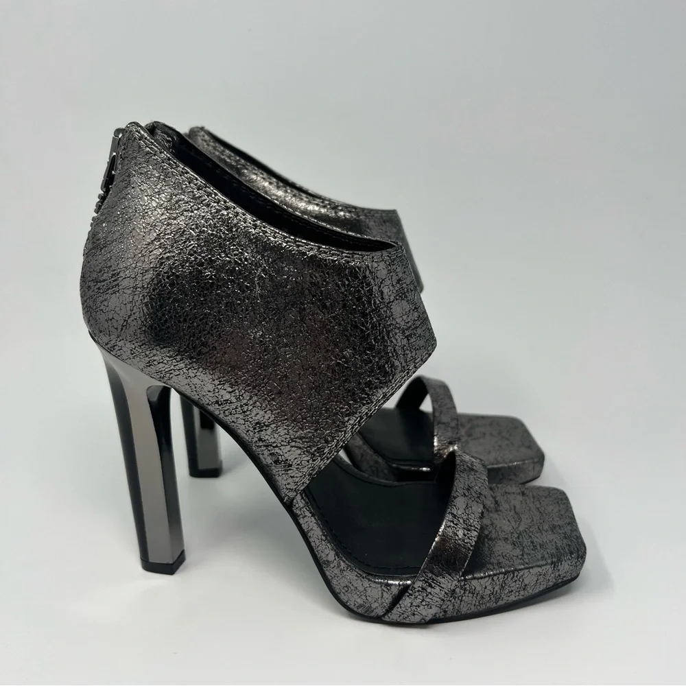 DKNY Dava Sandal  Size 7